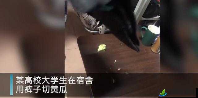 我被舍友用黄瓜弄烂了：一段意外的宿舍经历