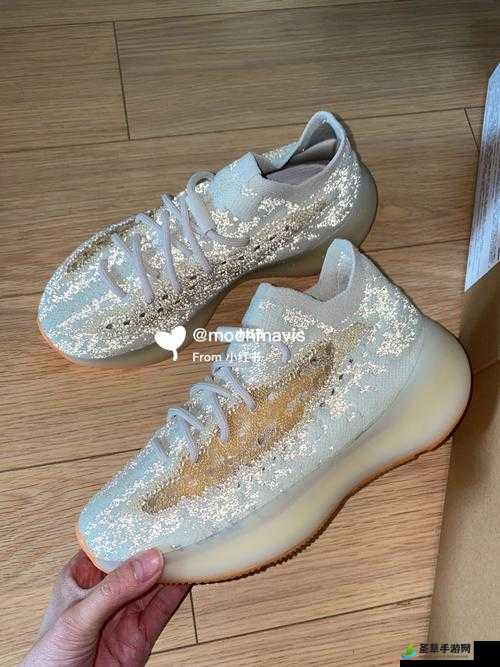 yeezy 蜜桃满天星，官网售价 7299 元