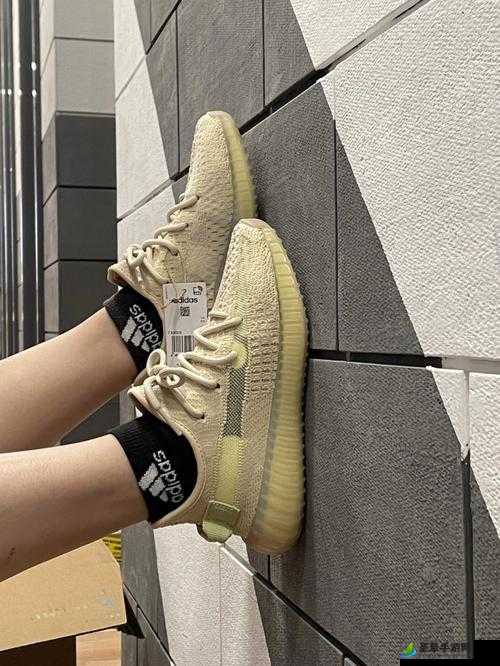 yeezy350 亚洲限定亚麻 2024 年度最值得期待的潮流鞋款